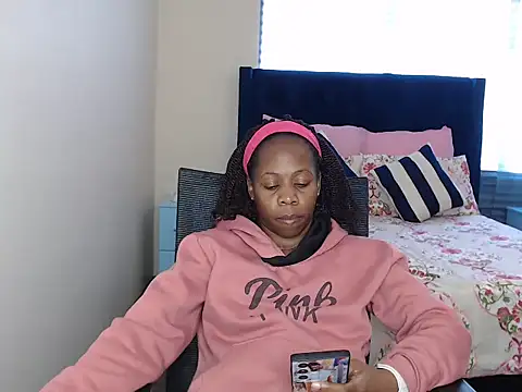 QUEENMANDYY webcam