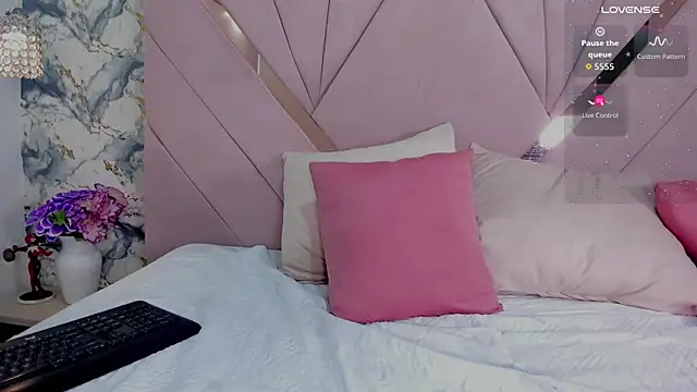 mia_rouxx1 webcam