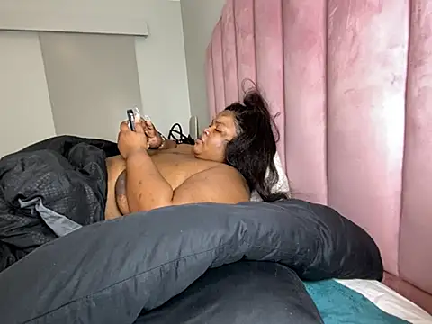 MissLola27 webcam