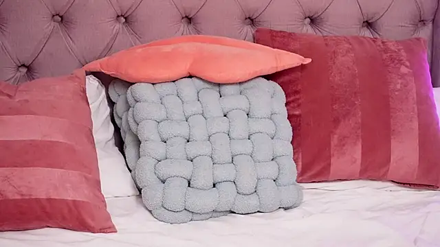 JenniferLovve webcam
