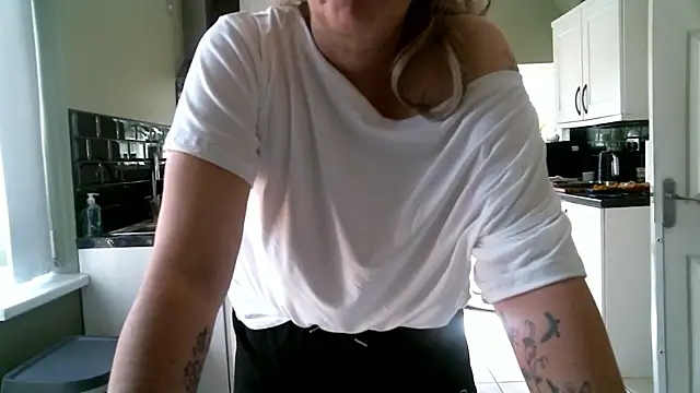 MissHoneyPenny webcam