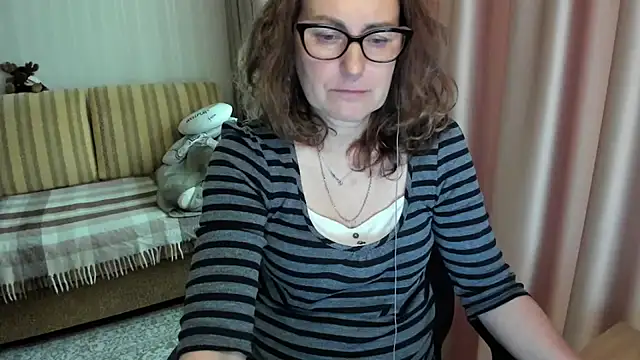 lauraoven - Lauraoven's free webcam - UK Sex Cams