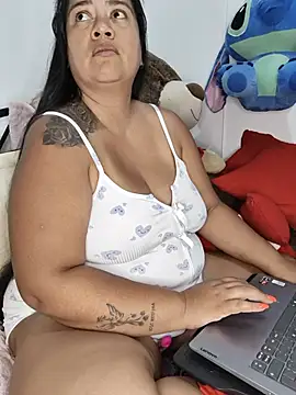 NARNYALABELLA squirt cam girl