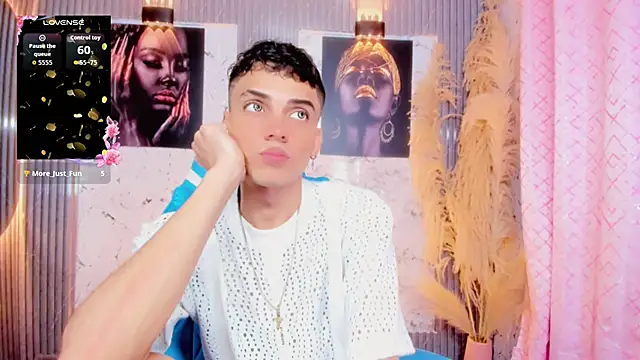 latino_boyy_ webcam