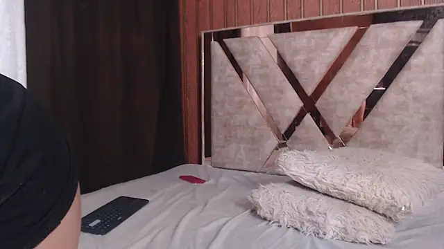 AGATHAA_WHITE webcam