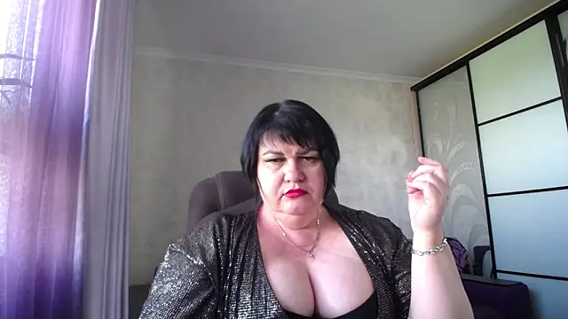 AlluringCurves webcam