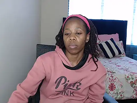 QUEENMANDYY webcam