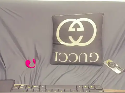 Maia_9999 webcam