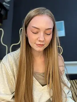 MilaMoone webcam