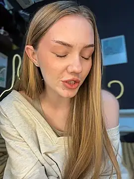 MilaMoone webcam
