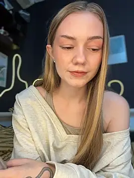 MilaMoone webcam