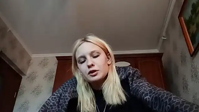 SharriLeisey cameltoe tease webcam