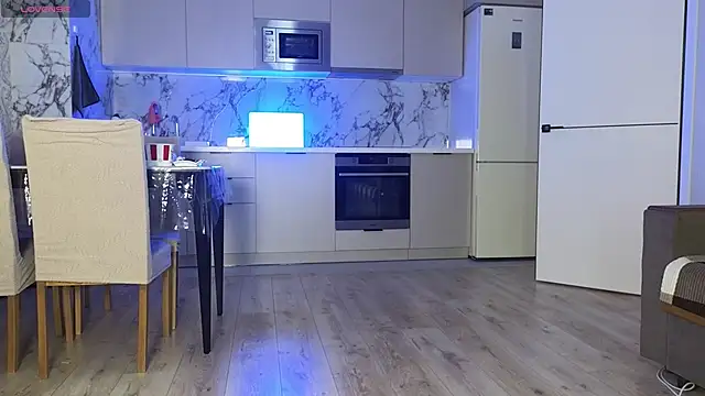 ellie_kimi webcam