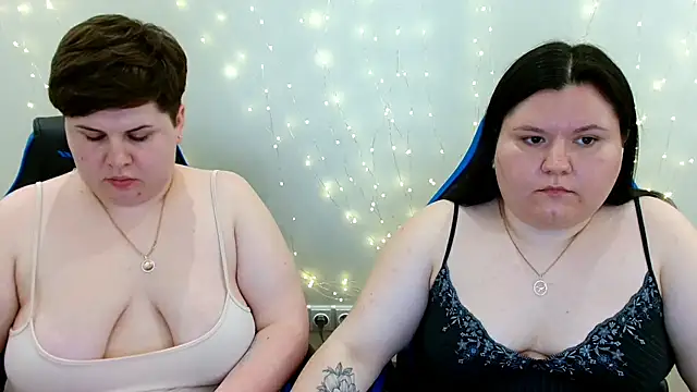 BeckyAndHellen webcam