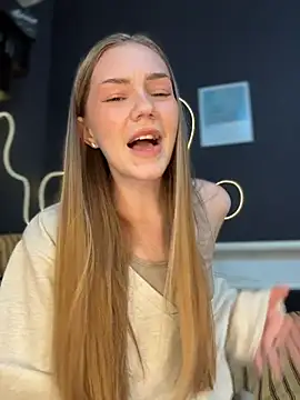 MilaMoone webcam