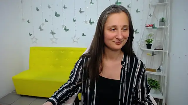 MichelLeee smooth pussy cam room