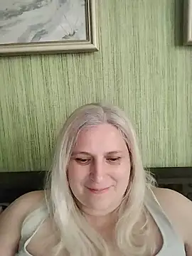NyushaLollipop tease cam to cam show