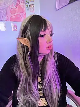 Chibiis shaved pussy cam