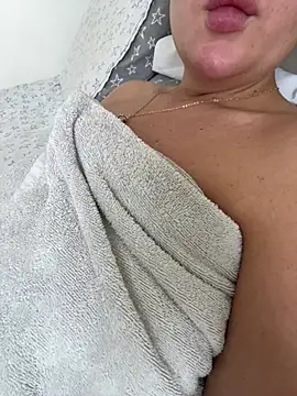 magical_mia webcam
