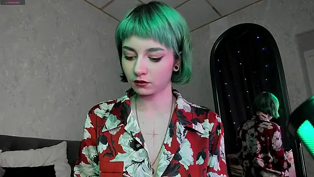 Scarle_Whisper webcam