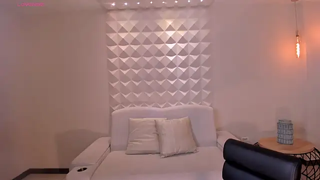 AmaraDivine webcam