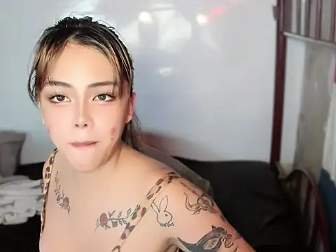 ArianaLore webcam
