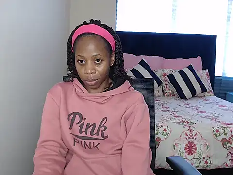 QUEENMANDYY webcam