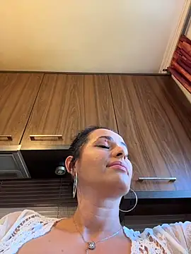 Hotmomcheckk_ webcam