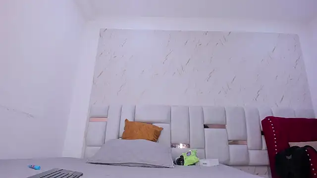 sara_sm1th_ webcam