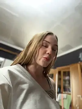 MilaMoone webcam