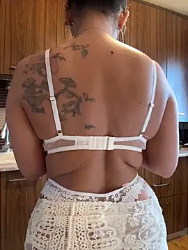 Hotmomcheckk_ webcam