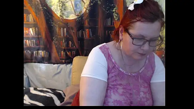 PlayfullMature webcam