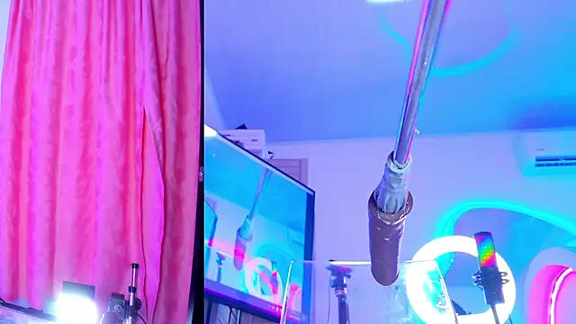NathaxaLeans webcam