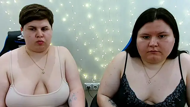 BeckyAndHellen webcam