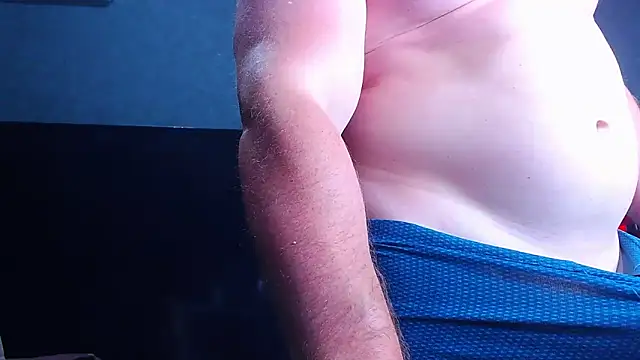muscularjohnforuX webcam