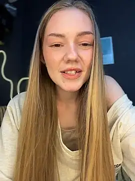 MilaMoone webcam