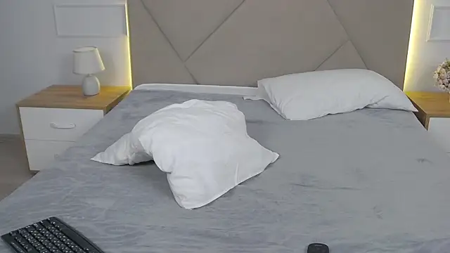 ArianaMilss webcam