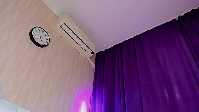 Miss_Kreez webcam
