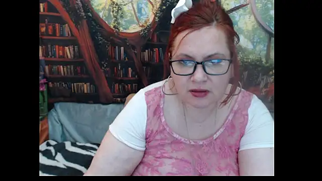 PlayfullMature webcam