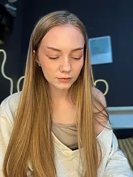 MilaMoone webcam
