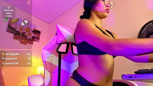 naomifire_ webcam