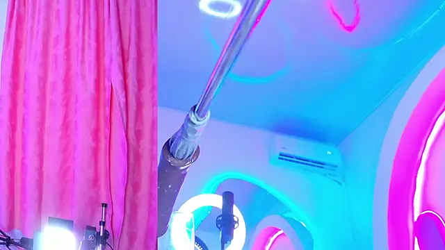 NathaxaLeans webcam
