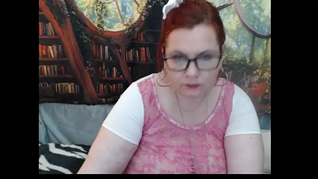 PlayfullMature webcam