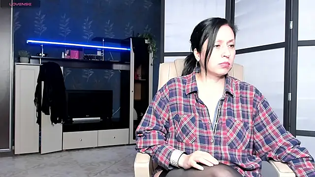 Lucky_Milf webcam