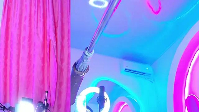 NathaxaLeans webcam