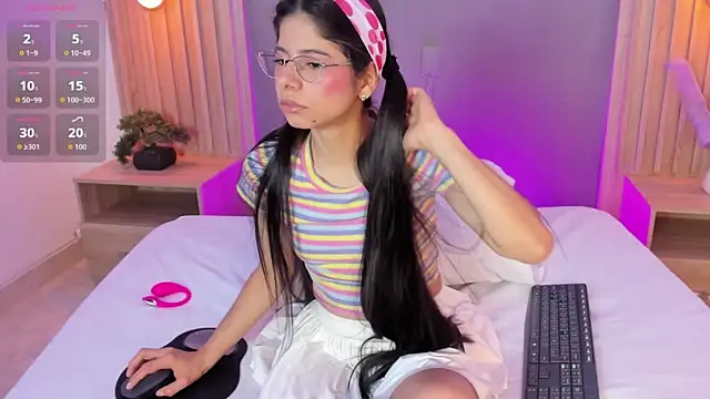 carlina_15 small boobs cam girl