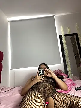 Velma_star shaved anal cam