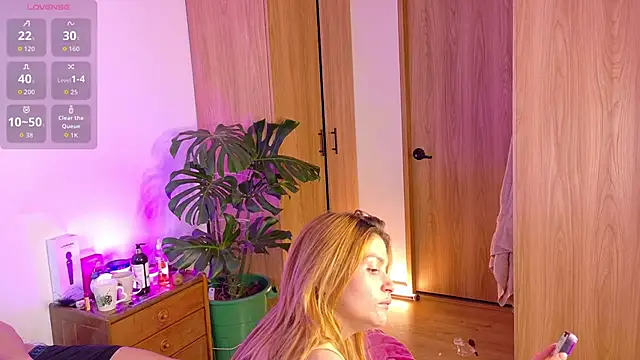 LovesKingdom webcam