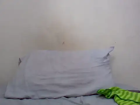 Erotic_vybez deepthroat dildo show