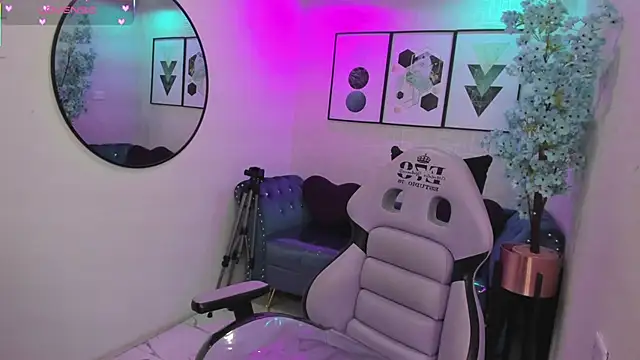 Carolina_cherry booty shaking cam room